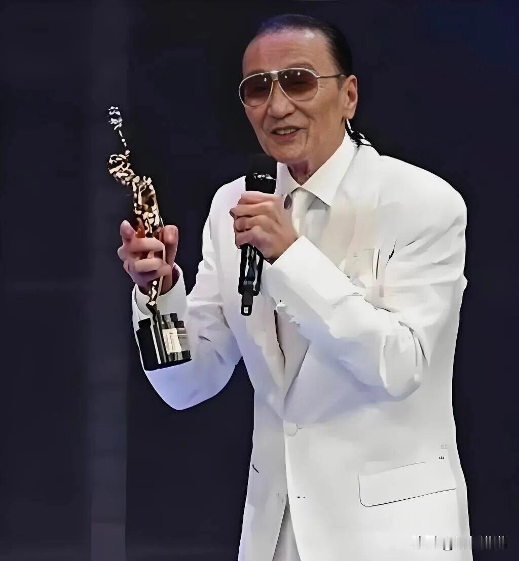 谢霆锋最该感谢父亲的，不是给了他人脉和颜值，而是给了他一个不用在葬礼上“演戏
