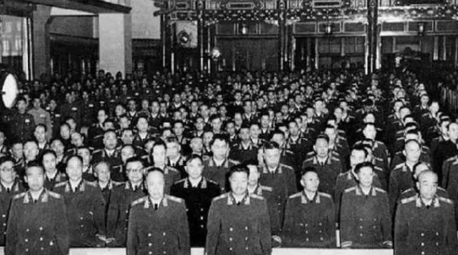 1955年怀仁堂授衔，最风光的是十大元帅、十大将。但很少有人注意，上将、中将