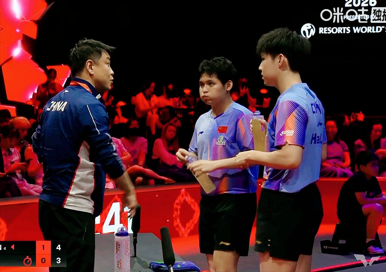 刘国正说：石油组合往前站，千万不要退！勒布伦组合的速度非常快，一退就没希望了