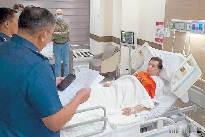 马科斯为了堵民众的嘴把自己表弟推出来背锅？雷穆拉带领一帮人到医院宣读逮捕令，还把