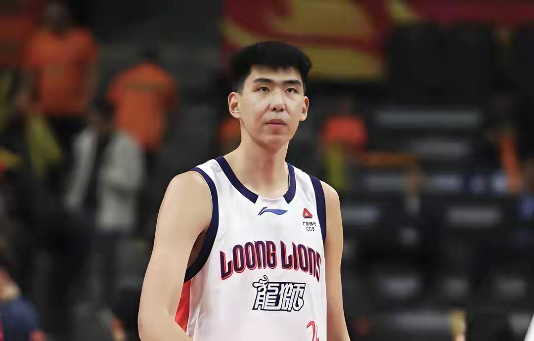 平胸而论，杨瀚森上赛季在NBA的成长微乎其微，对中国男篮的贡献很难超过胡金秋和徐