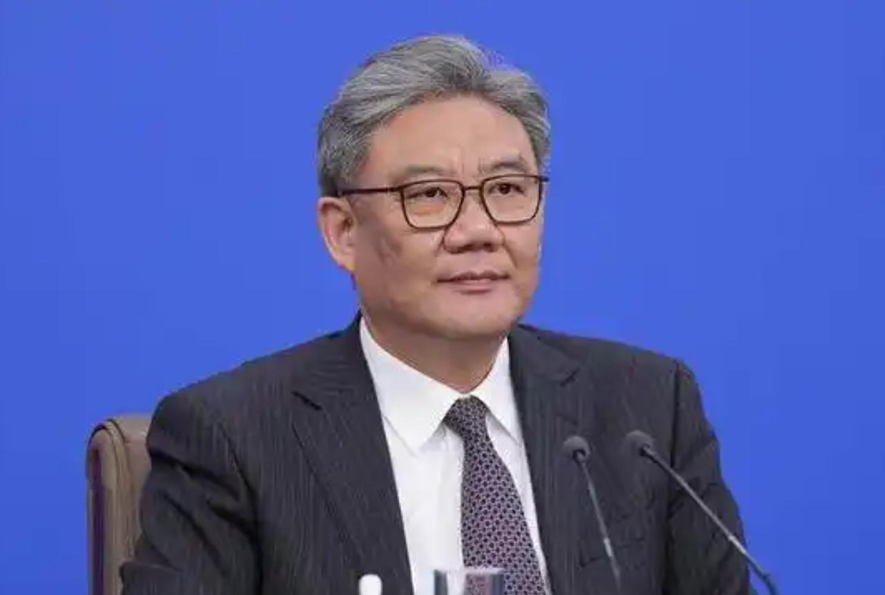 8000公里外传来好消息：以一国对27国，中国硬生生扛住了！距离中国800