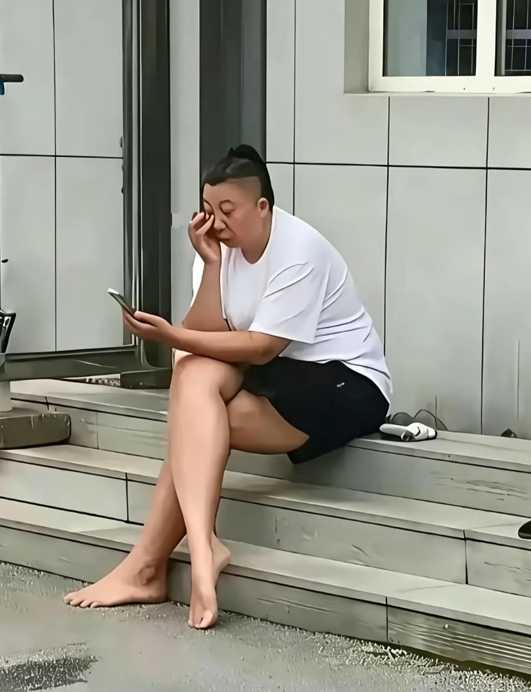 东北雨姐扛不住了，开始卖楼了，当初雨姐花1800万，买的直播办公大楼，建