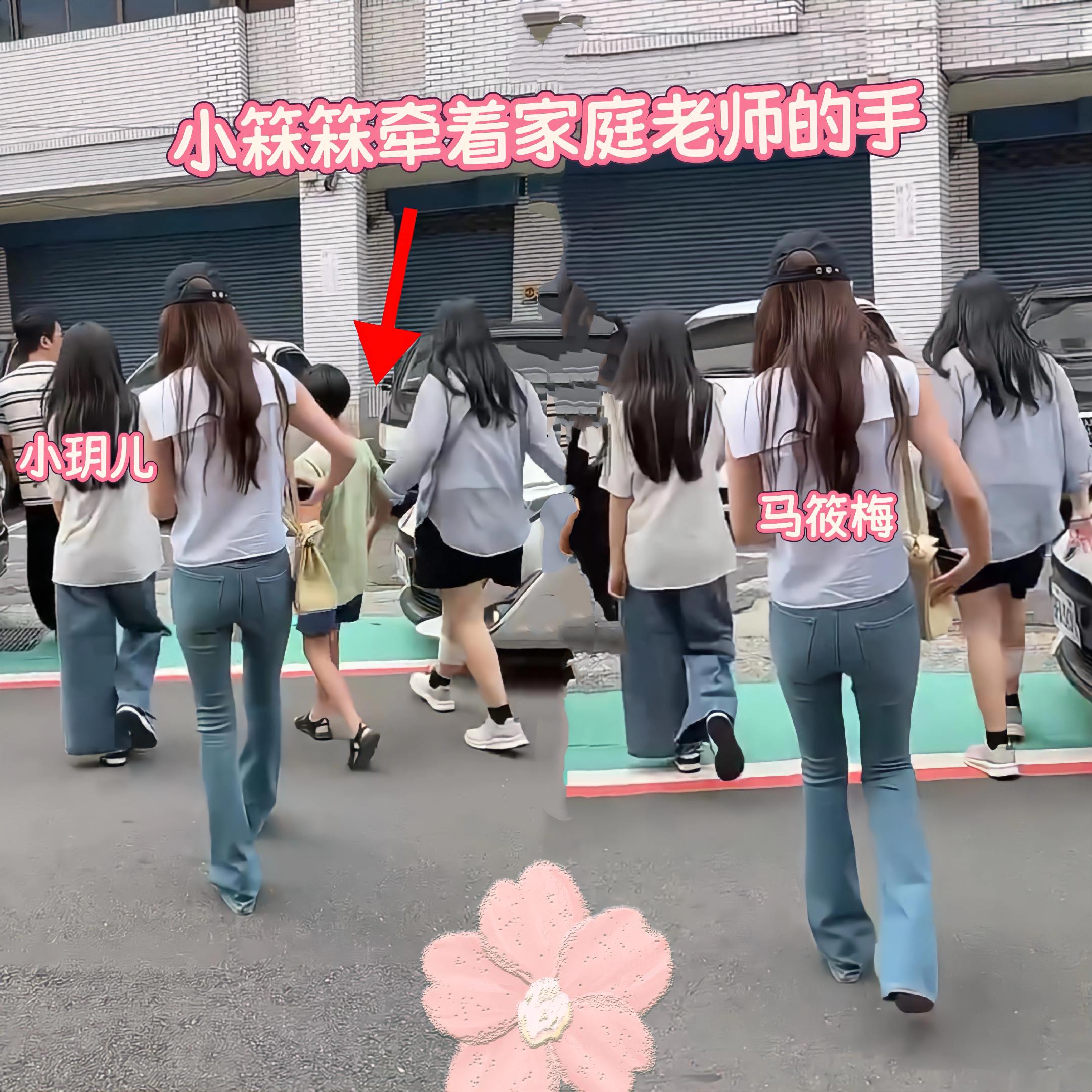 小玥儿在台北还是舒适的休闲穿搭。小箖箖出门家庭老师也跟着，很依赖对方呢...
