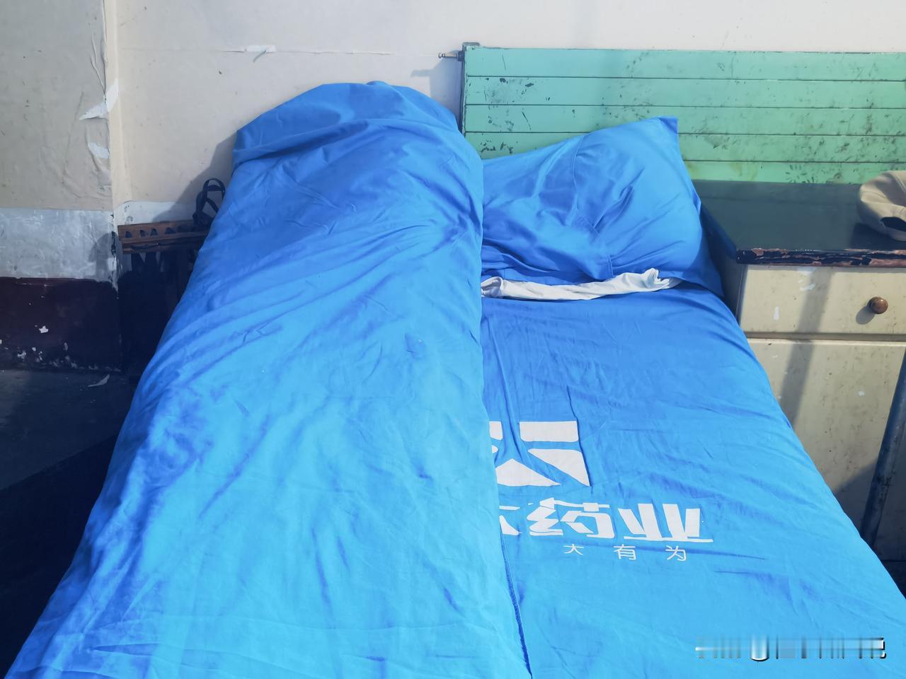 说我不孝顺就不孝顺吧！这次回娘家看老妈，我没有给她钱。因为你前脚把钱给她，还