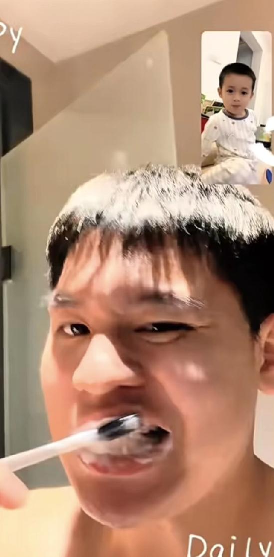 林诗栋晒出海南休假期间与朋友私下游玩啥么。与朋友一起去海边游玩的林诗栋，身边一直