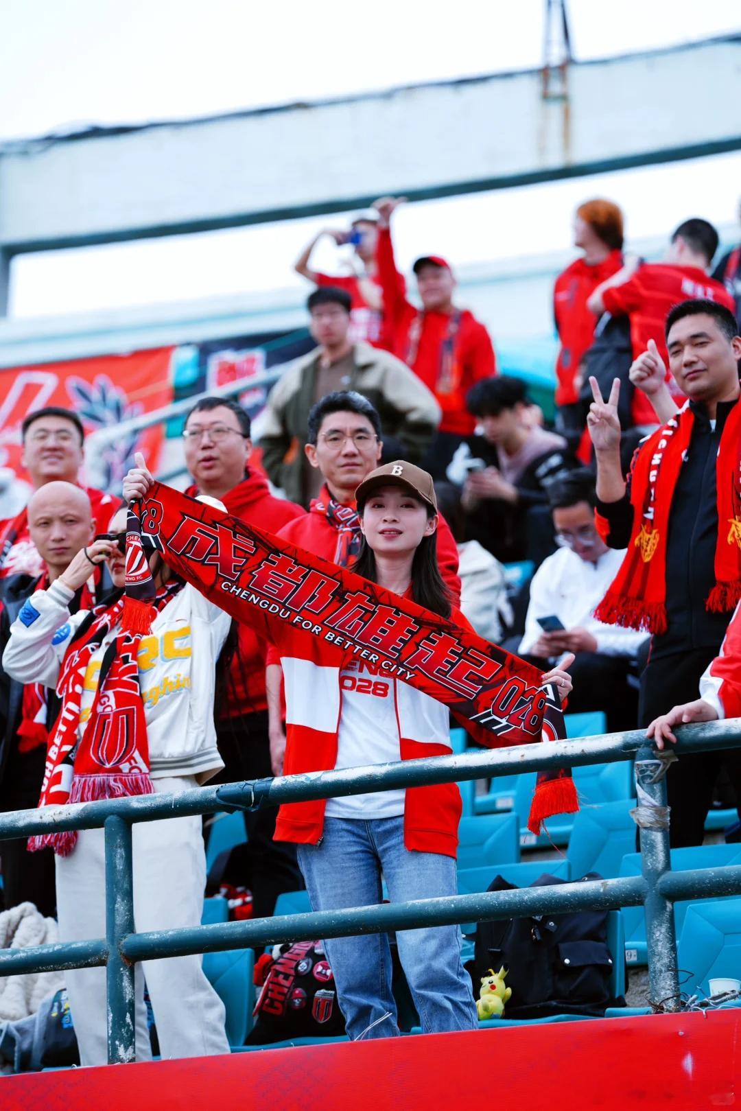 成都蓉城足球俱乐部公示2025赛季全勤球迷名单：有2777人实现中超联赛、亚冠、