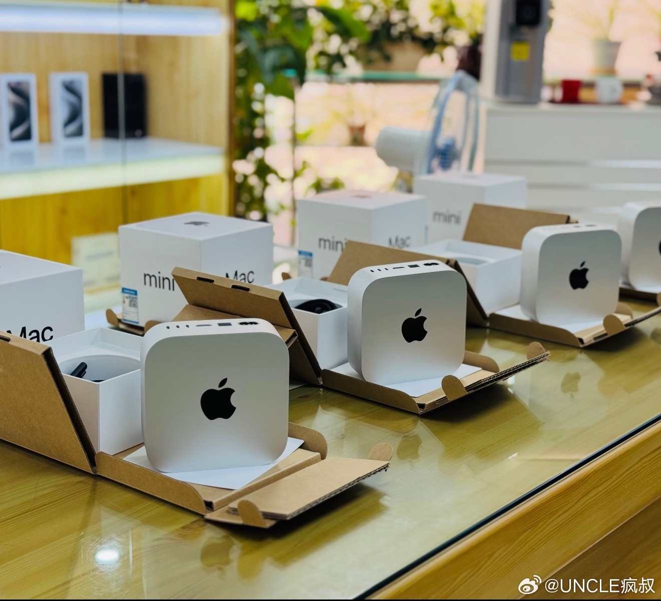 苹果虽然在AppleIntelligence上拖了后腿，但几乎一整年全在享受A