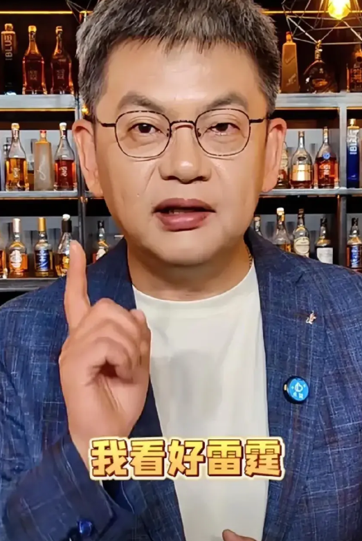 苏群啊，就你另类，跟别人的观点与众不同。关于今天总决赛第四场的吹罚，赛后几乎