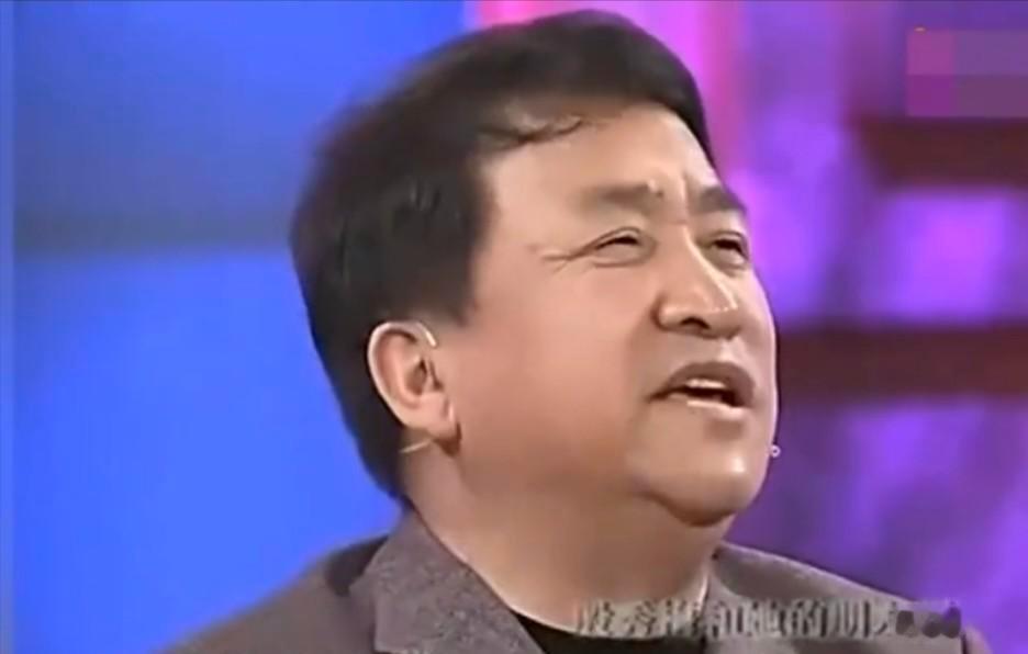 姜昆说：“我觉得殷秀梅是一个特没劲的人，她生活当中除了唱歌就没别的，打扮的跟阿拉