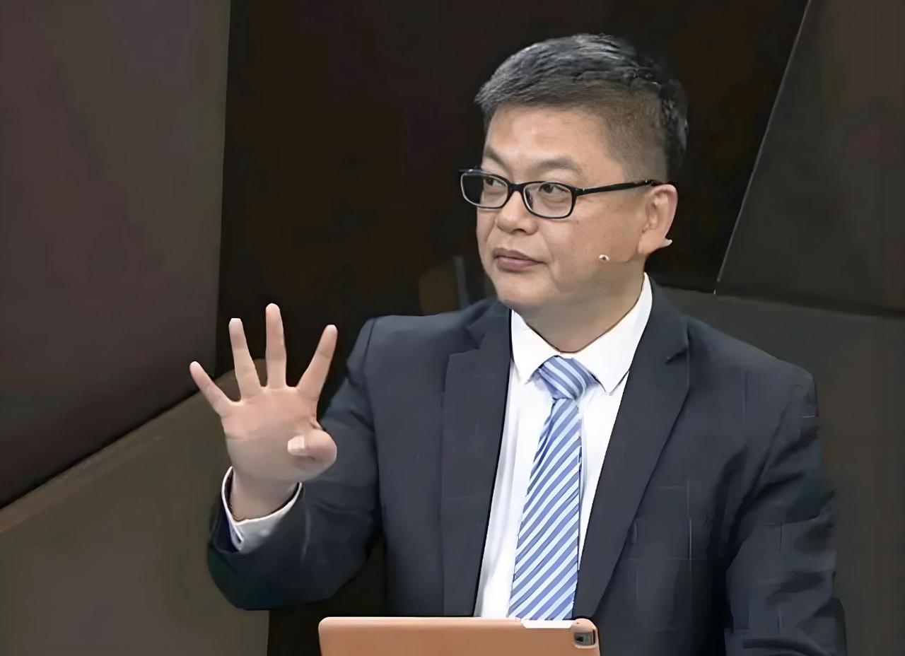 苏群十分生气！亚运会，中国男篮迎来了第三个对手菲律宾队，在赛前，有不少球迷，还