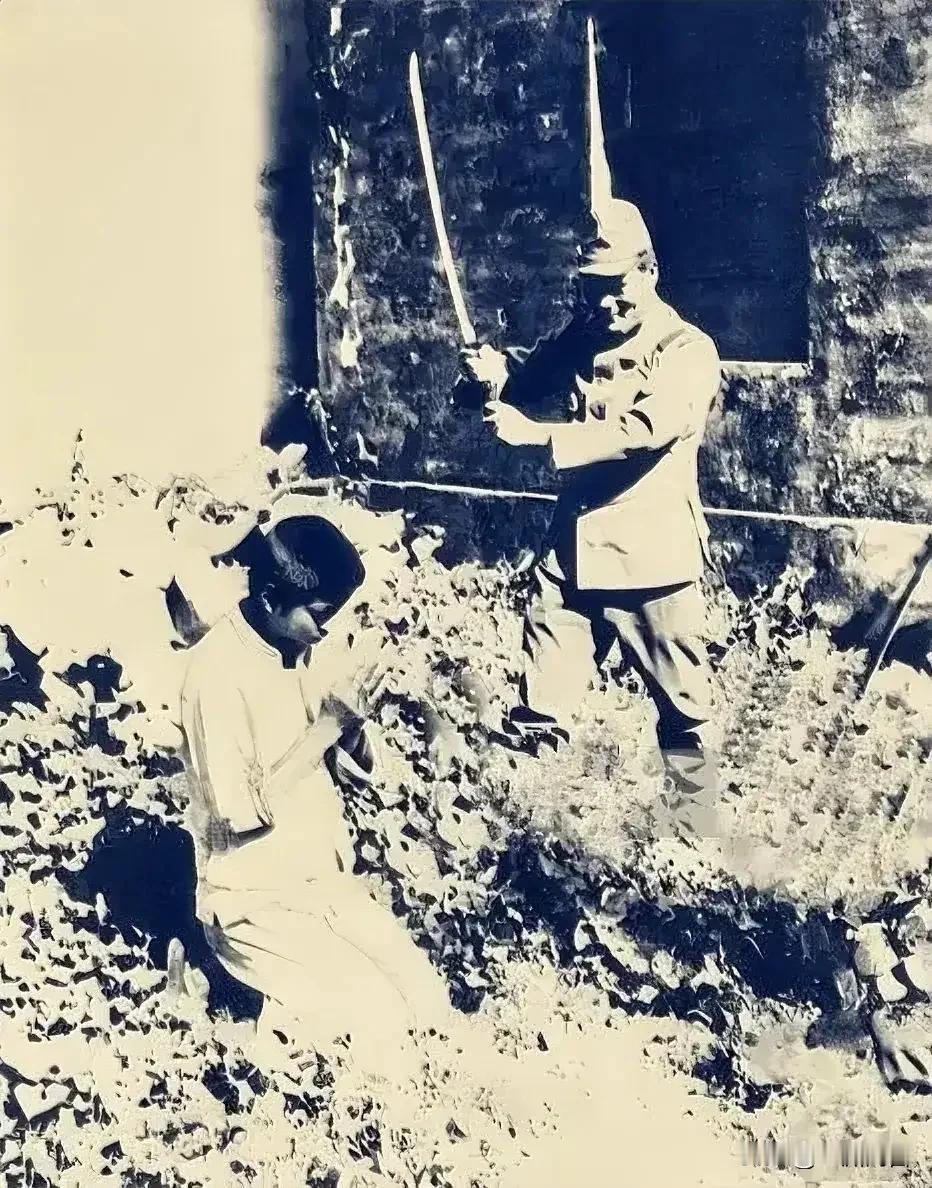 无论看到过多少次，我都会因为这一张老照片停留好久！南京大屠杀最惨烈的时候，当日本