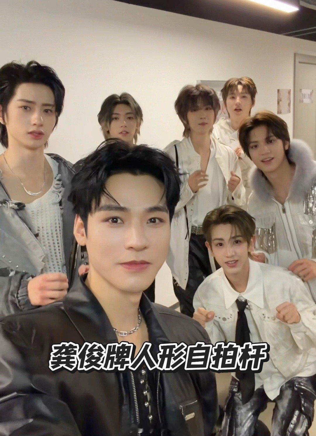 龚俊被ADD支配当自拍杆论如何在后台高效完成KPI？看ADD示范：偶遇龚俊→邀