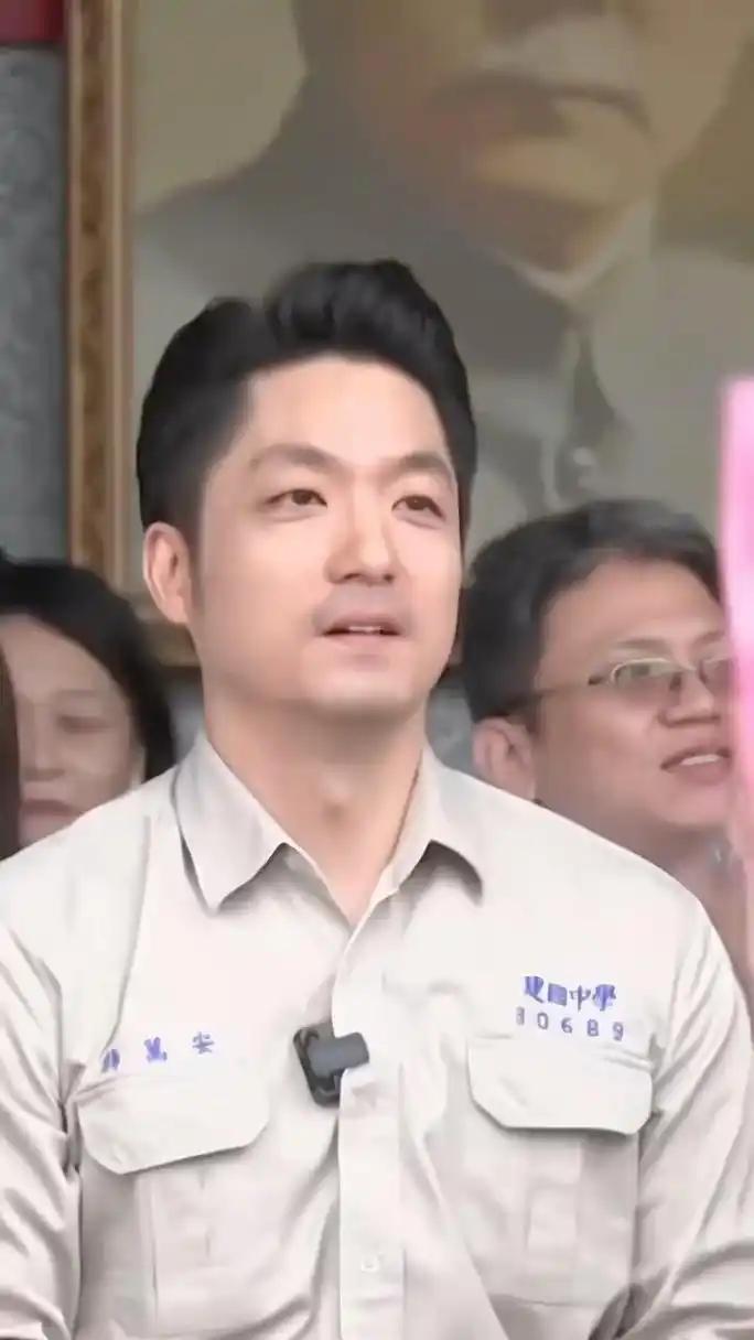"九三阅兵"关键时刻，一旦蒋万安参加，将会成为东方大国正史里的历史人物，其影响度