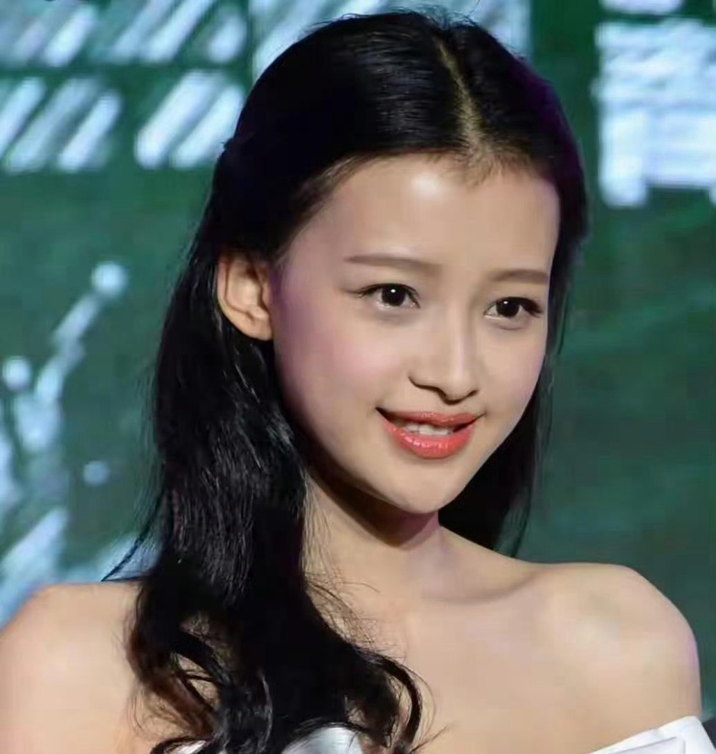 孙怡刚出道那会还有婴儿肥​​​