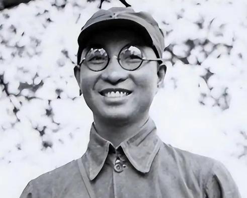 延安整风时期，康生拿陈赓救过蒋介石这事给他下套：“如果你当初毙了蒋介石，我们哪用