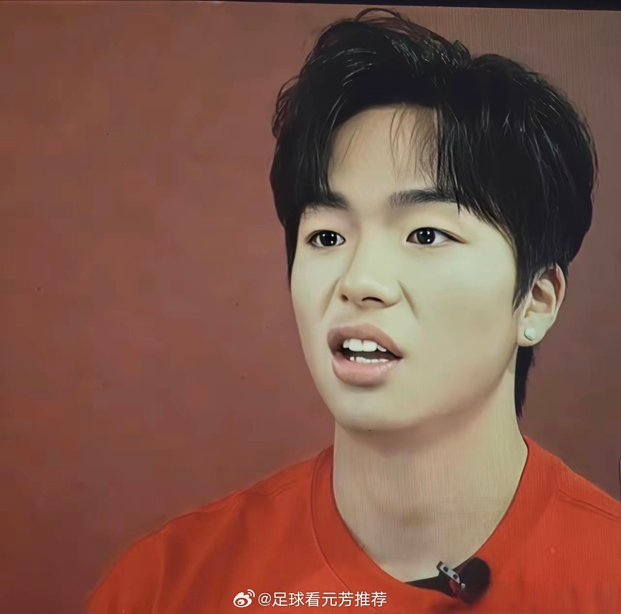 走了“美甲哥”，来了“耳钉哥”！U23国青队员戴耳钉出镜，还是要注意些，别成下一