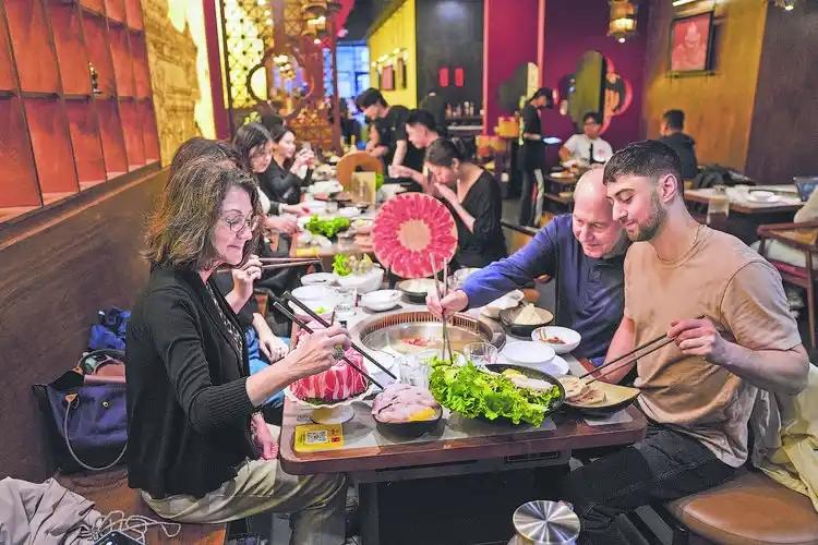 美国人均GDP，现在已经超过9万美元了，不是小国，不是统计注水，是3.3亿人口的