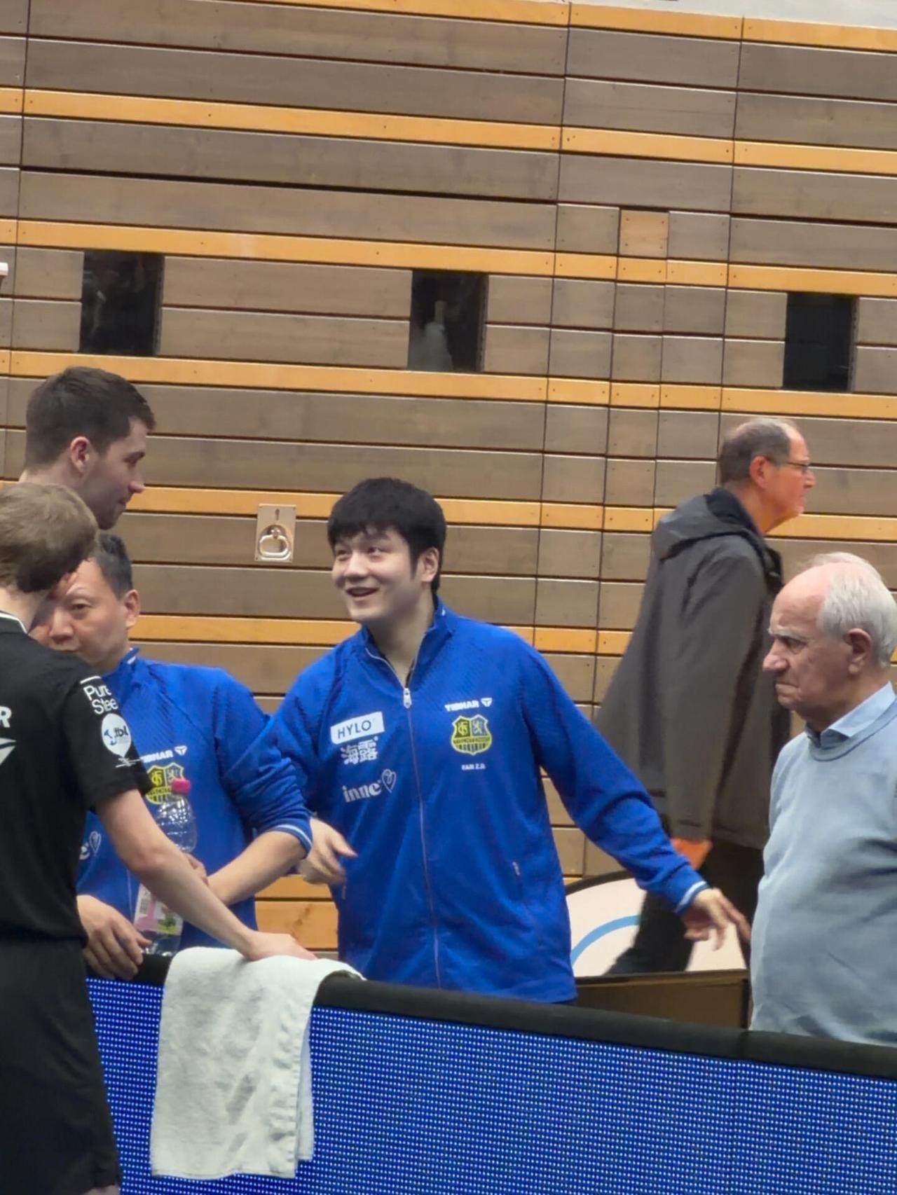 樊振东和小弗队长又同框了，他们俩真的好有爱，是我们喜欢的样子，美好舒服！后来又