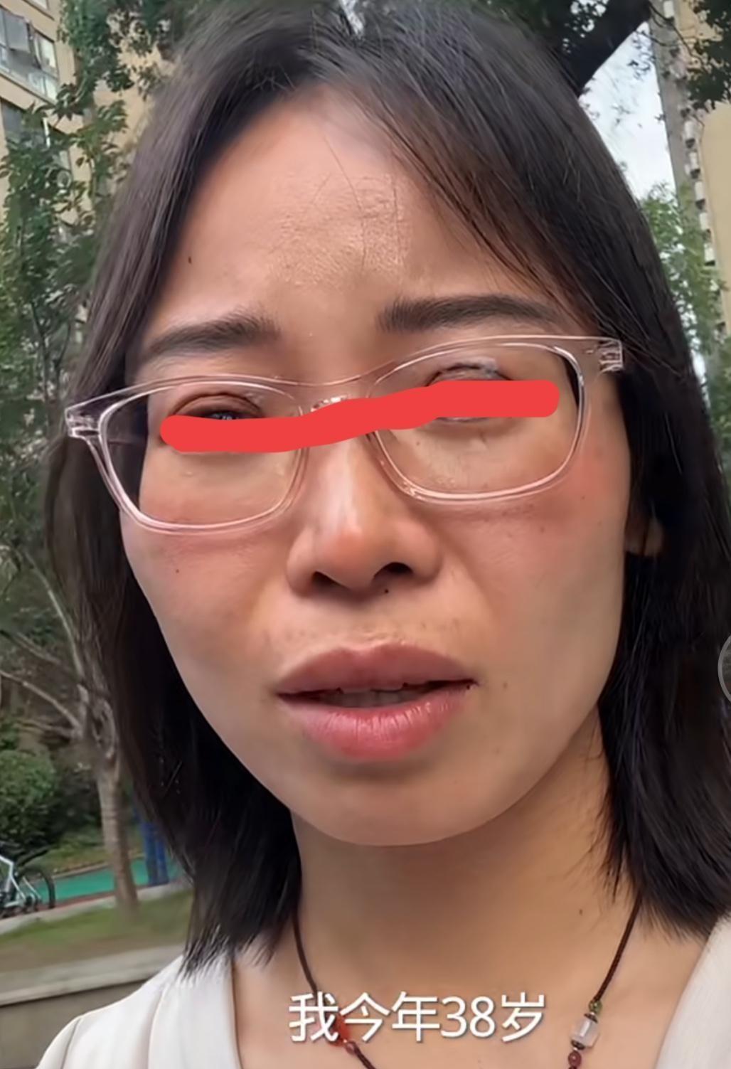 连离四次婚！大姐在民政局门口哭崩：