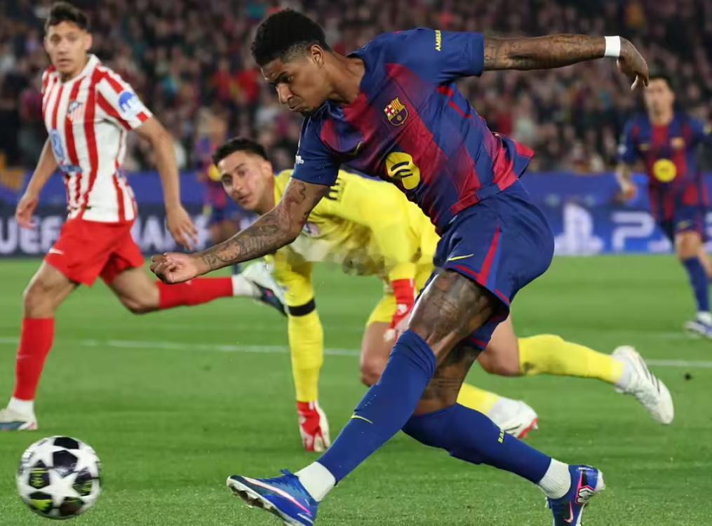 据英国《卫报》报道，拉什福德永久转会巴塞罗那的可能性越来越小，他很可能在本赛季结