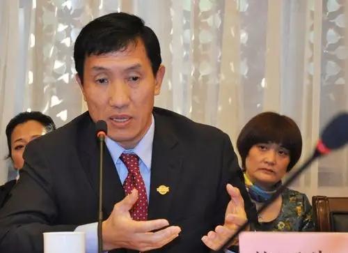 “中国拿什么挑战美国？中国人均收入只相当于美国的8%!“中国经济学家黄亚生劝告东