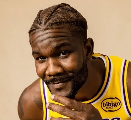 某媒晒出一项有趣的数据与球迷分享。德安德烈-艾顿本赛季对阵字母哥、文班亚马、戈