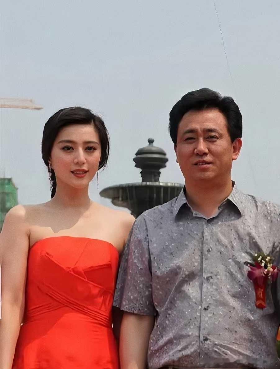 范冰冰和许家印的前尘往事——2010年，恒大入股范冰冰工作室，成为其最大股东。恒