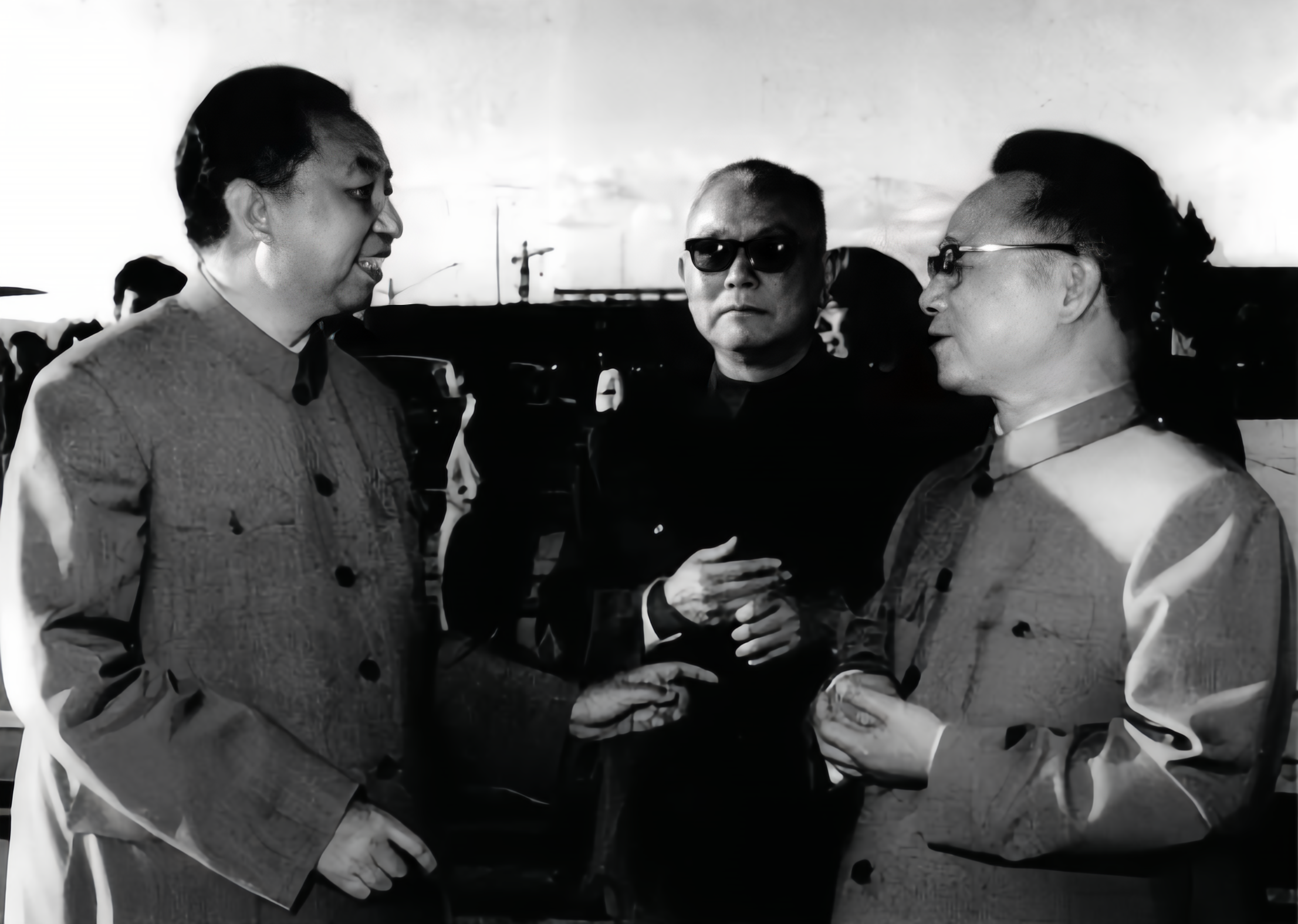1977年，越南方面向中国申请军事援助和经济贷款。李先念副总理在接见越南政要时说