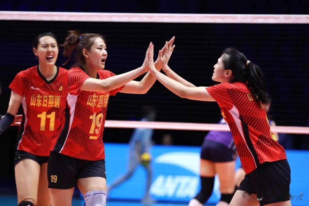 女排3-2惊险拿下泰国队，全程磕磕绊绊，谁也没想到，拯救整场比赛的，竟是替补登场