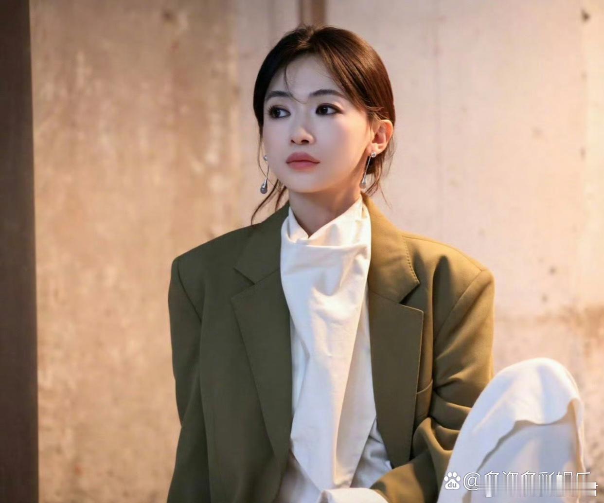 吴谨言又瘦了好多吴谨言路透，她的状态超好，感觉又瘦了一点，全身没有一块赘肉，漂亮