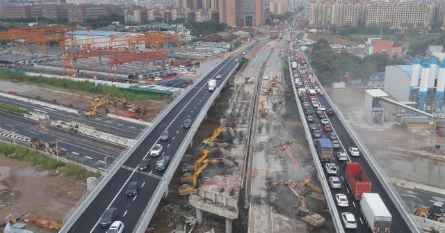 【广州至三水高速公路改扩建工程】建设用地已获得国家批准。项目全长约29千米，总投