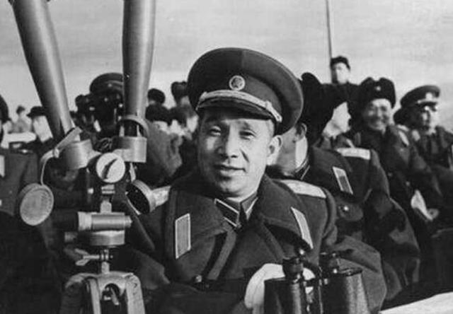 一个师长，带五个团，去打苏北一个叫车桥的小镇。三天，镇子拿下，日军大佐以下死伤四