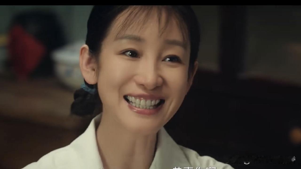 电视剧《主角》最新剧情中，花彩香（秦海璐饰）的老公张光荣（张国强饰）回来了，看