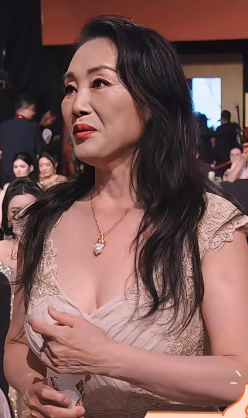 女神也是人，也会老去，不过这个年纪这个状态，已经胜过99%的同龄人了！