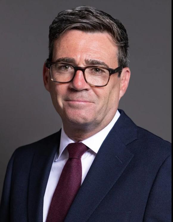 来真的了英国首相突然宣布7月30日，英国首相安迪·伯纳姆办公室宣布：拨84亿