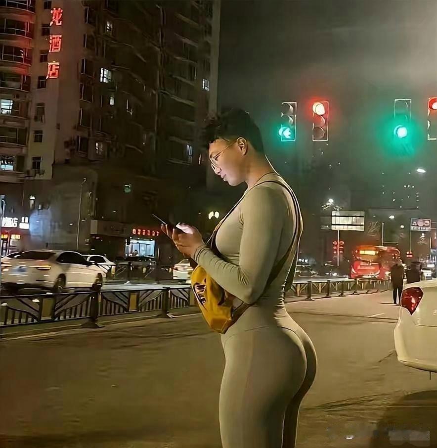 这是个兄弟吗？