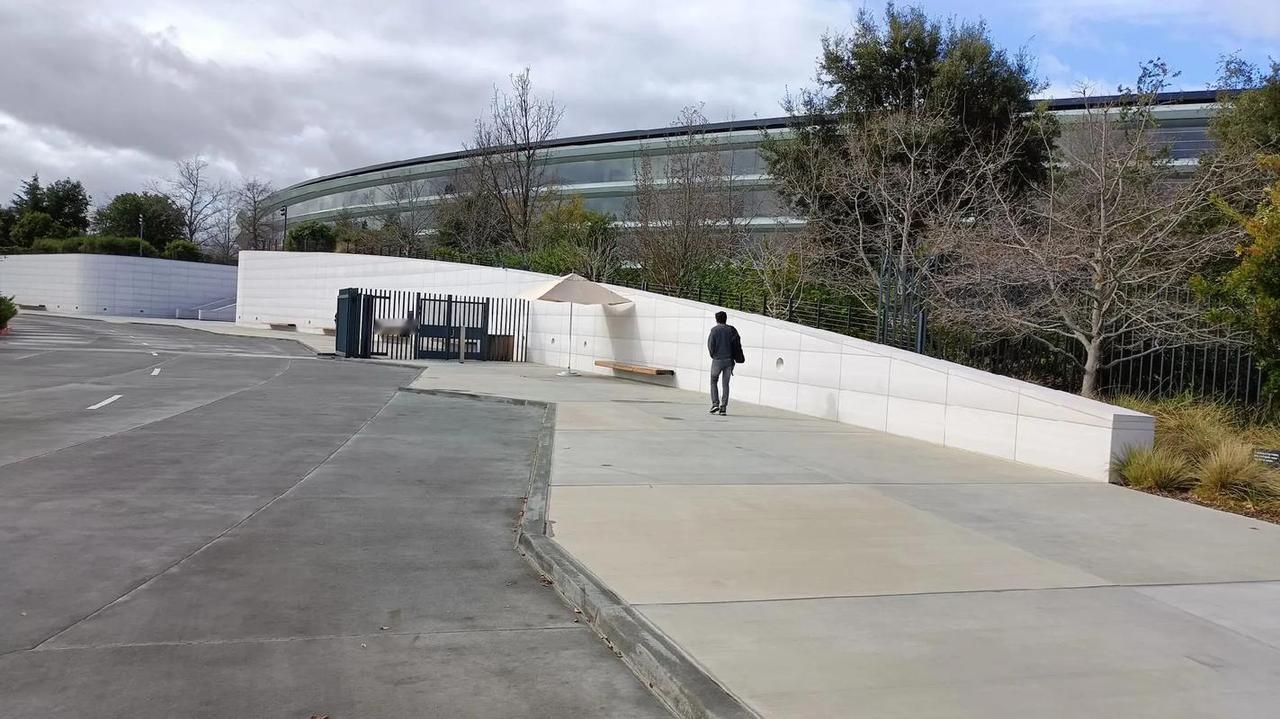 美国硅谷的没落，尤其是华人It研发科学家被当代技术远远甩在后面，其根本在于他们的