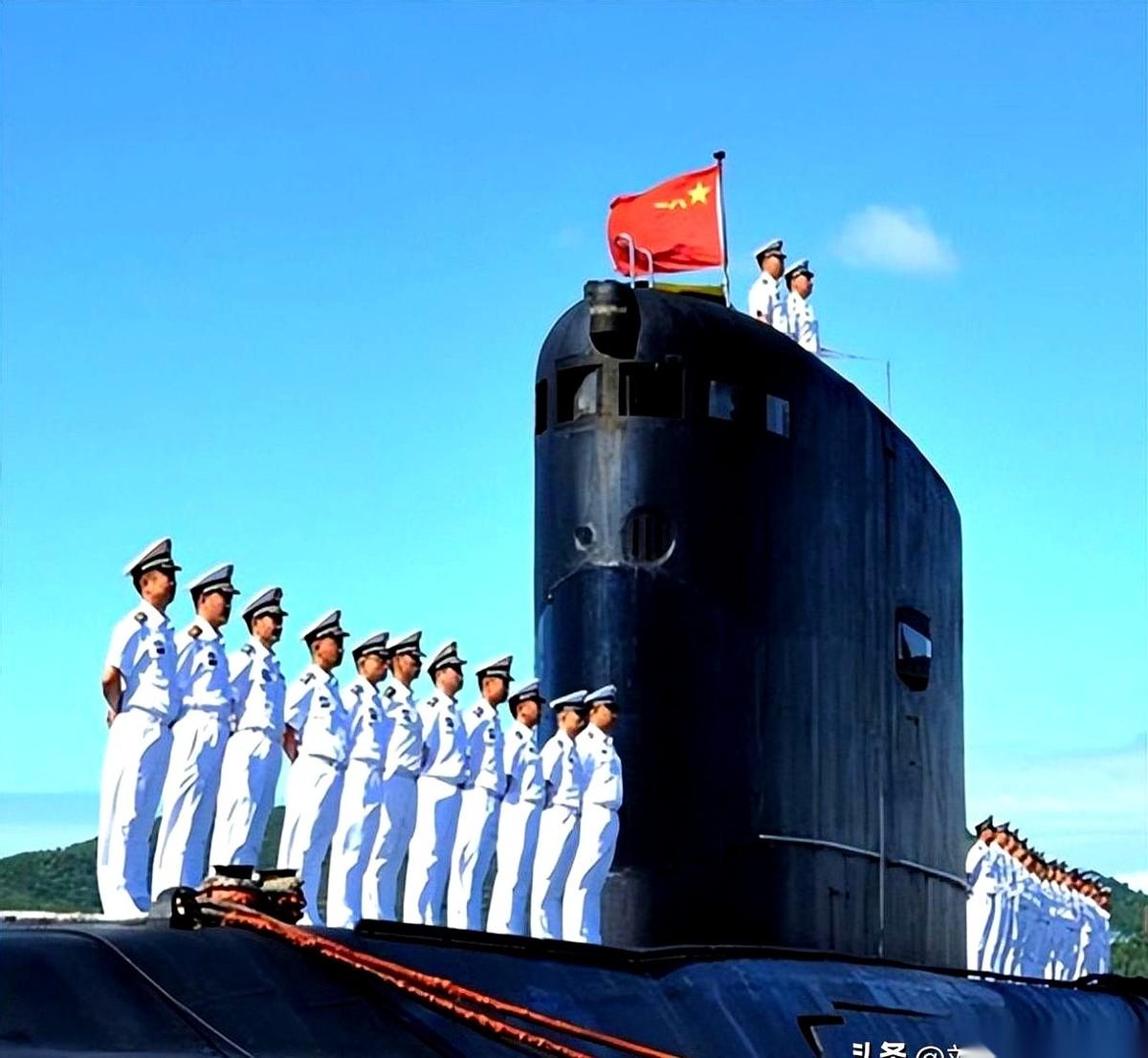 一天吃五顿，海鲜烤肉可劲造，伙食标准全军第一，连天上的战斗机飞行员看了都得靠边站