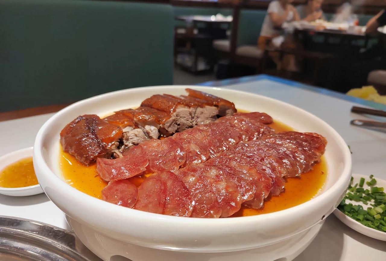 我发现，广东的腊肠真的比湖南四川的好吃多了。广东的腊肠比较有营养，而且味道真的