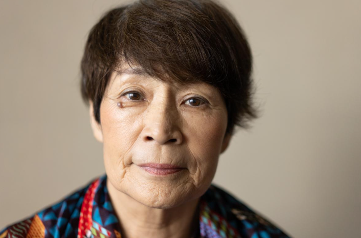 刷手机看到个真实故事，挺感慨的。有位阿姨自己掏钱交社保，一交就是29年，大半辈子