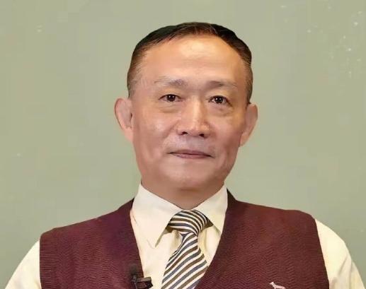 这一回，卢麒元一句话，把中国经济学界多年来心照不宣的尴尬，揭了个底朝天。他说，中