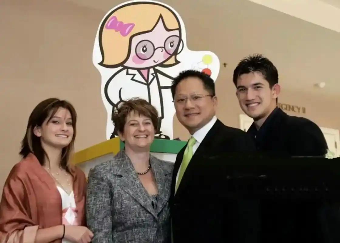 ·怪不得有这么一种说法，说华人如果和白人结婚，不出三代，基本就看不到华人的模样咯