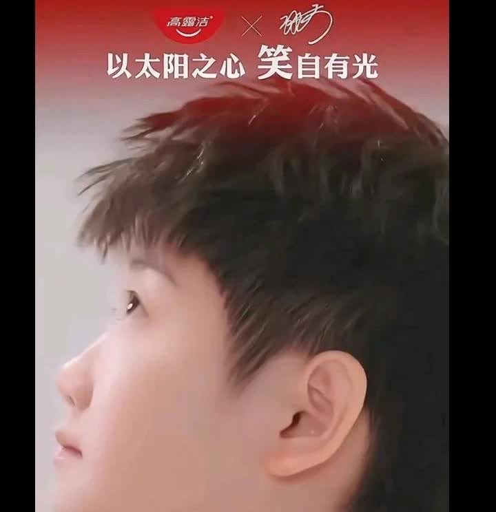 莎莎差点就没忍住泪水！咱就是说这主持人，这大好的日子，本来莎莎开开心心的参加了个