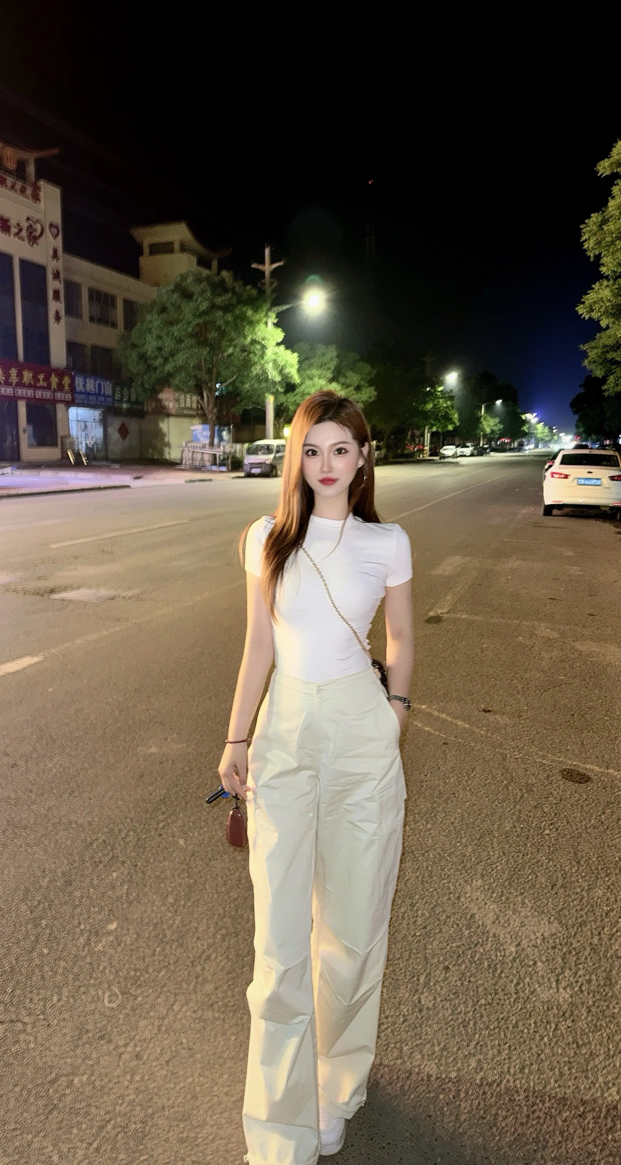 如你所见 美颜已开 五官齐全。评论