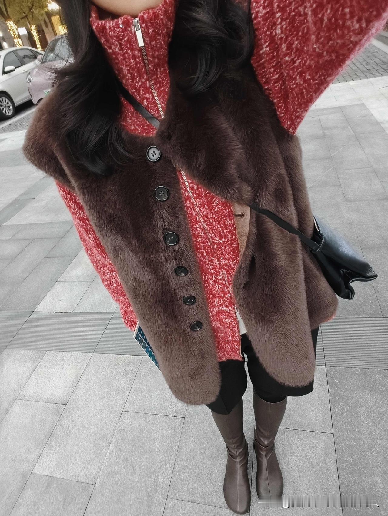 真心劝所有中年姐妹一句：条件允许的话，买衣服真别总想着省钱。衣服早就不只是遮