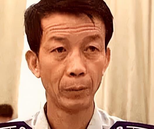 1996年，我国试飞员邹延龄出国试飞飞机，酒会上，一位外籍美女在他耳边轻声说了一