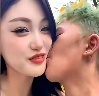 6月19日，“小马云”范小勤的女朋友在直播间自曝怀了。三个月前才在网上认识，女