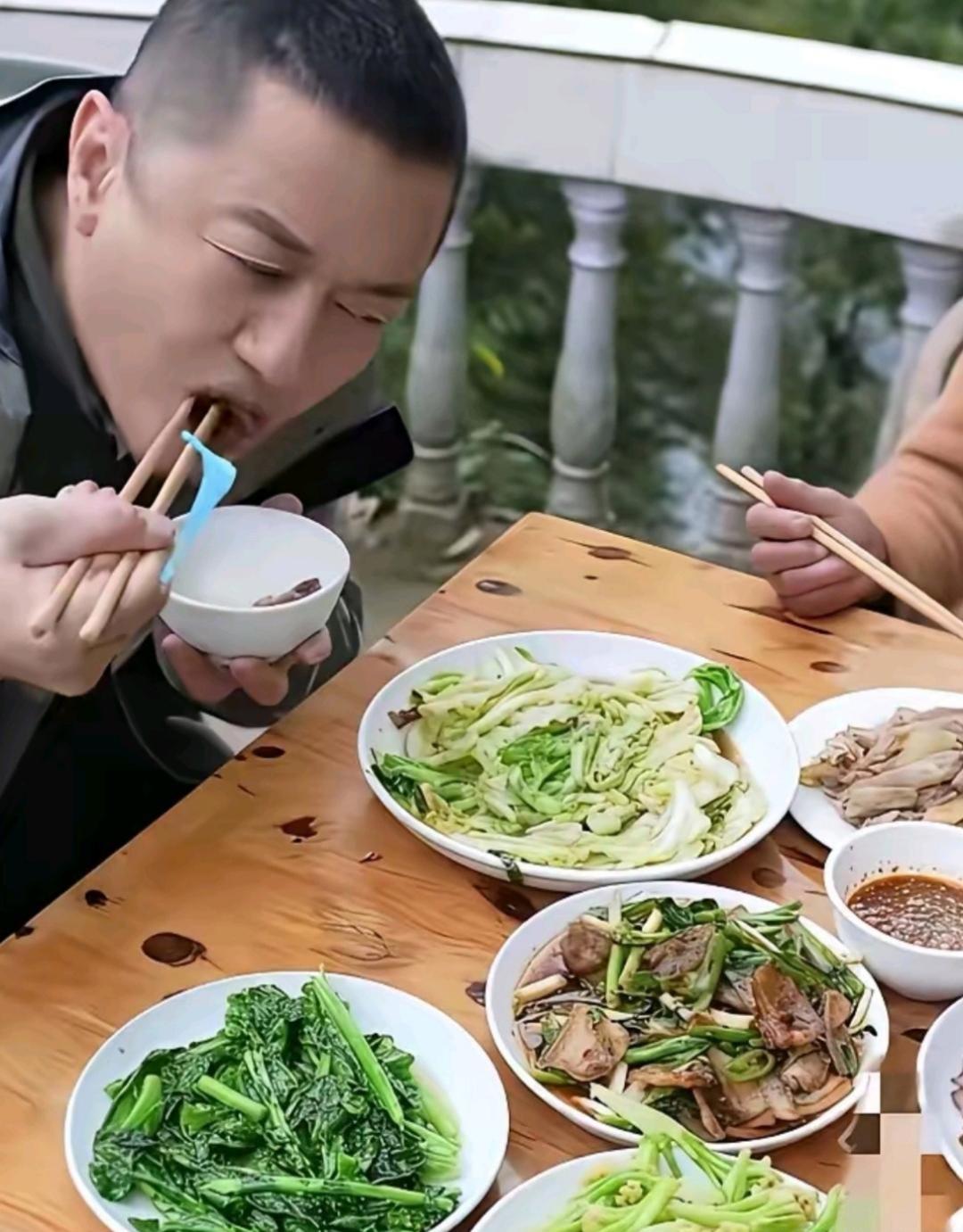 老了养生就得像李亚鹏一样吃清淡的