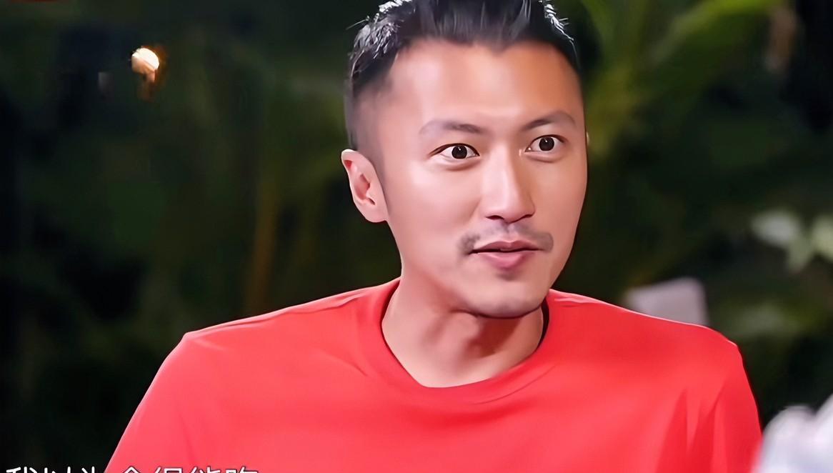 谢霆锋说：“我一直以为在我们演艺圈男艺人会比较能吃，但是后来我和杨颖一起吃饭以后